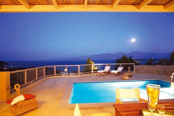 Two-Bedroom Sea View Villa for Rent in Agios Nikolaos, Lasithi