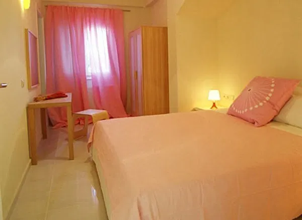 Seafront Two-Bedroom Villa for Rent in Darmarochori, Platanias — photo 3