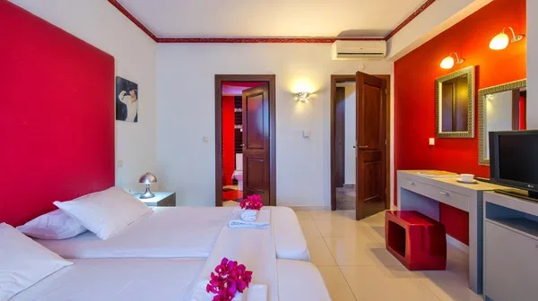 Four-Bedroom Seafront Villa for Rent in Georgioupolis, Apokoronas — photo 4