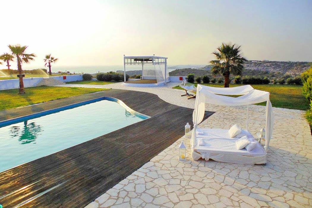 Sea-View One-Bedroom Villa for Rent in Kalathas, Akrotiri