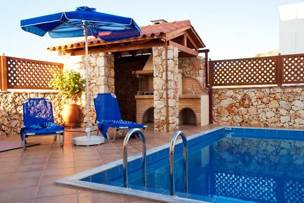 Seafront 125 m² Villa with Three Bedrooms for Rent in Nio Chorio, Apokoronas