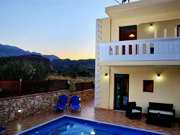 Seafront 125 m² Villa with Three Bedrooms for Rent in Nio Chorio, Apokoronas — photo 3