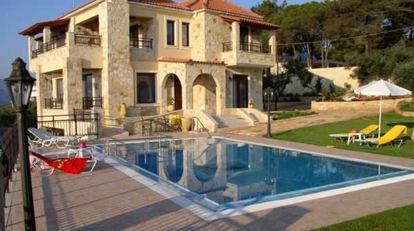 Sea-View Five-Bedroom Villa for Rent in Tavronitis, Platanias