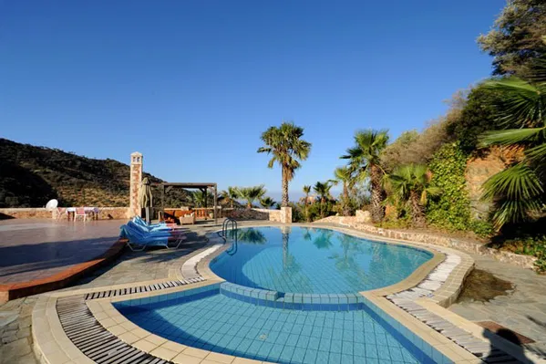 Sea View Three-Bedroom Villa for Rent in Platanias, Chania