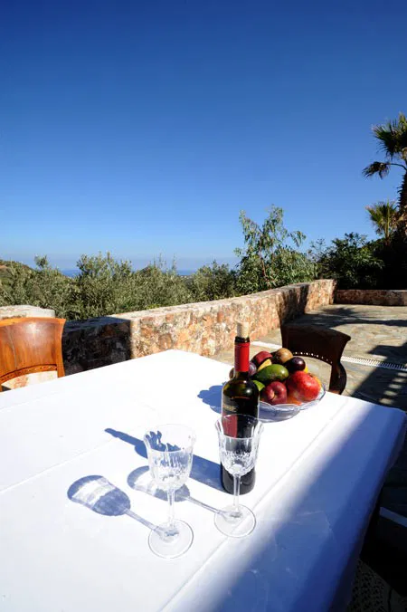 Sea View Three-Bedroom Villa for Rent in Platanias, Chania — photo 3