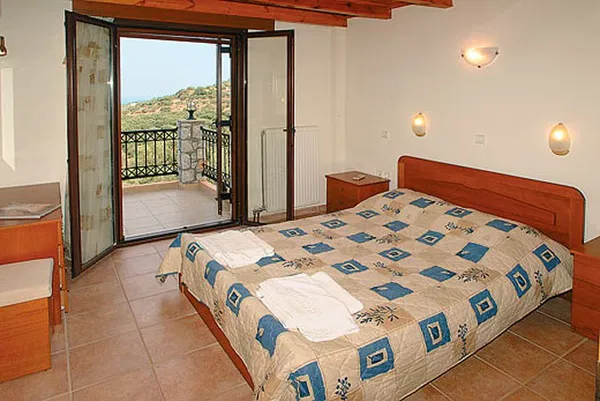 Sea-View Villa with Four Bedrooms for Rent in Stalos, Chania — photo 5