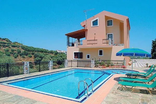 Sea-View Villa with Four Bedrooms for Rent in Stalos, Chania — photo 4