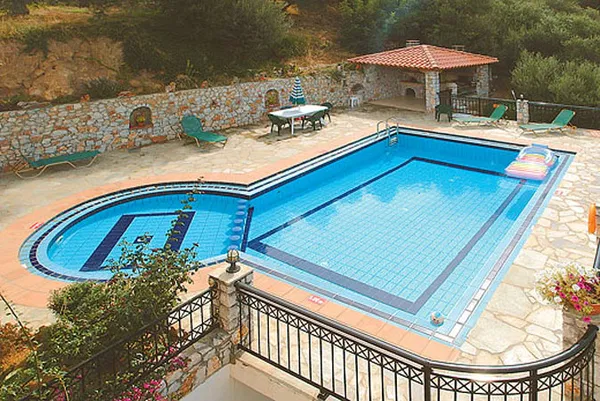 Sea-View Villa with Four Bedrooms for Rent in Stalos, Chania — photo 2
