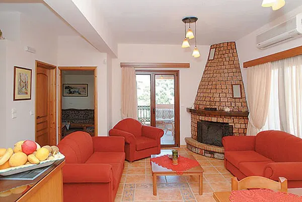 Sea-View Villa with Four Bedrooms for Rent in Stalos, Chania — photo 3
