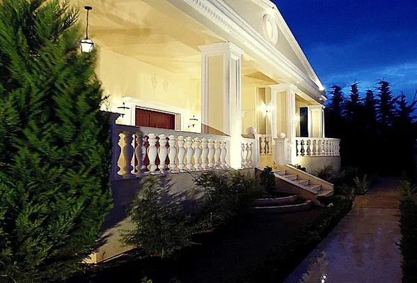 Seafront Villa with Six Bedrooms for Rent in Kounoupidiana, Akrotiri — photo 4
