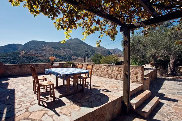 Seafront Three-Bedroom Villa for Rent in Polyrinnia, Kissamos