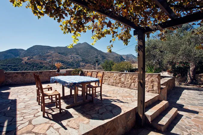 Seafront Three-Bedroom Villa for Rent in Polyrinnia, Kissamos
