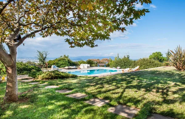 Sea View Six-Bedroom Villa for Rent in Agios Matthaios, Akrotiri — photo 4