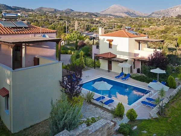 Three-Bedroom Seafront Villa for Rent in Mixorrouma, Agios Vassilios