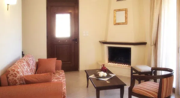 Three-Bedroom Seafront Villa for Rent in Mixorrouma, Agios Vassilios — photo 5