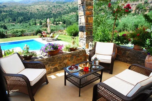 Seafront Three-Bedroom Villa for Rent in Pemonia, Apokoronas