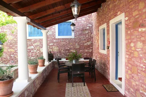 Seafront 25 m² Villa with One Bedrooms for Rent in Pirgos Psilonerou, Platanias — photo 4