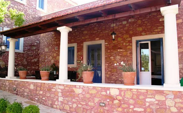 Seafront 25 m² Villa with One Bedrooms for Rent in Pirgos Psilonerou, Platanias — photo 3