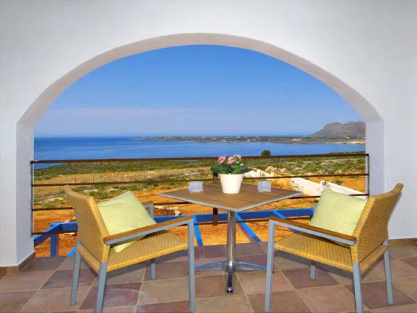 Sea View Three-Bedroom Villa for Rent in Kalathas, Akrotiri — photo 3