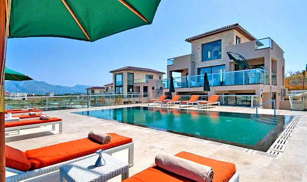 Sea-View Four-Bedroom Villa for Rent in Tersanas, Akrotiri — photo 2
