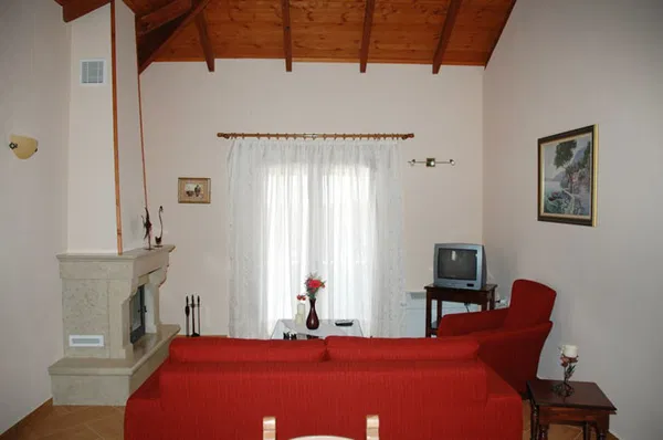 Sea View One-Bedroom Villa for Rent in Gavalochori, Apokoronas — photo 3