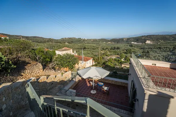 Seafront 170 m² Villa with Three Bedrooms for Rent in Kamara, Platanias — photo 4