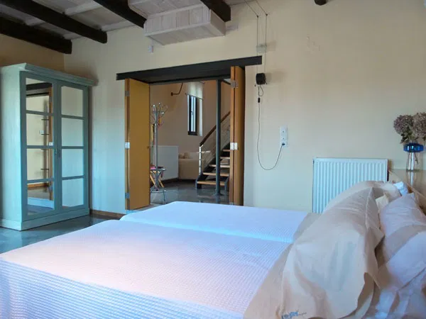 Two-Bedroom Sea View Villa for Rent in Tampakaria, Chania — photo 4