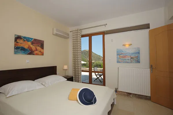 Sea-View Three-Bedroom Villa for Rent in Vlychada, Mylopotamos — photo 3