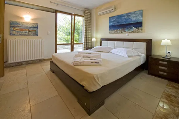 Sea-View Three-Bedroom Villa for Rent in Vlychada, Mylopotamos — photo 4