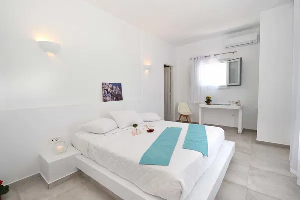 550 m² Hotel for Sale in Santorini, Cyclades — photo 2