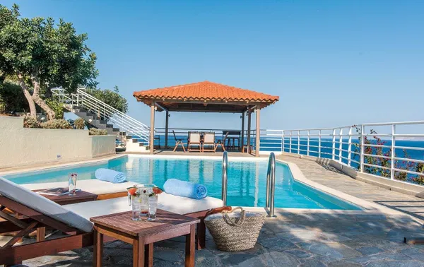 Six-Bedroom Sea-View Villa for Sale in Agia Pelagia, Malevizi — photo 5