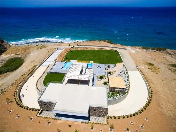 Sea-View Six-Bedroom Villa for Sale in Mochlos, Sitia
