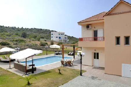 Seafront 190 m² Villa with Four Bedrooms for Sale in Sissi, Agios Nikolaos — photo 2
