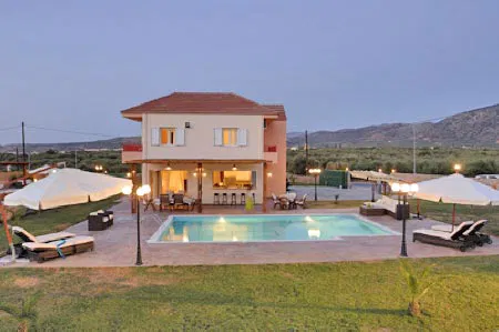 Seafront 190 m² Villa with Four Bedrooms for Sale in Sissi, Agios Nikolaos
