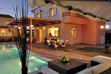 Seafront 190 m² Villa with Four Bedrooms for Sale in Sissi, Agios Nikolaos — photo 5
