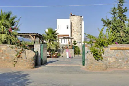 Seven-Bedroom Seafront Villa for Sale in Sissi, Agios Nikolaos — photo 3