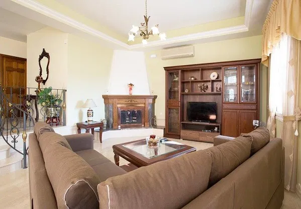 Sea-View 400 m² Villa with Six Bedrooms for Sale in Kalyves, Apokoronas — photo 2