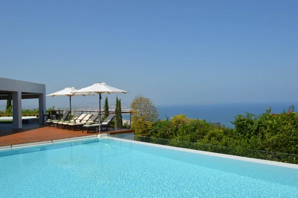 Sea-View Six-Bedroom Villa for Sale in Agios Matthaios, Akrotiri — photo 3