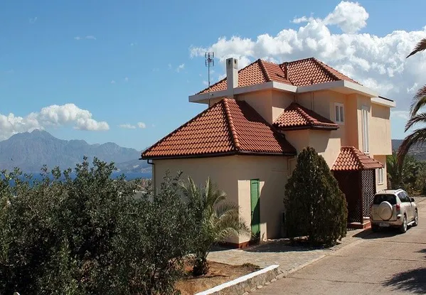 Sea-View 330 m² Villa with Five Bedrooms for Sale in Agios Nikolaos, Lasithi — photo 4