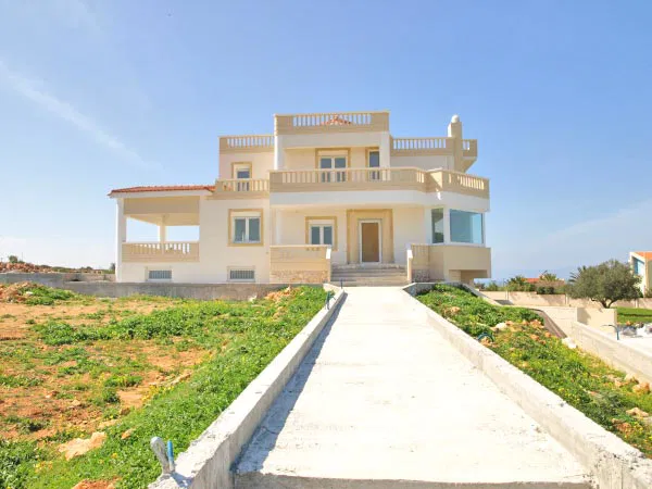 Sea-View 450 m² Villa with Three Bedrooms for Sale in Agios Onoufrios, Akrotiri — photo 4