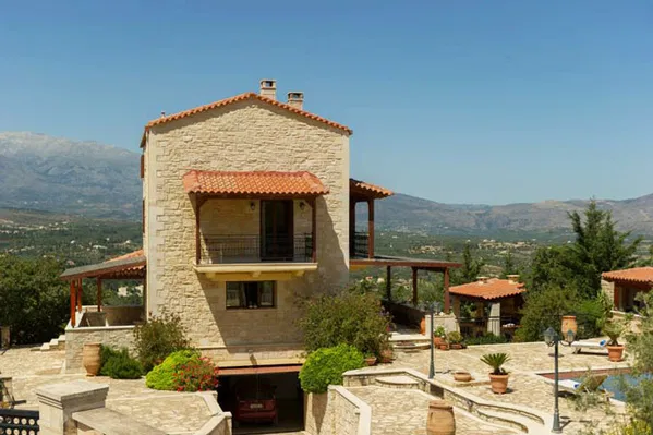 Sea-View 300 m² Villa with Four Bedrooms for Sale in Plaka Apokoronas, Apokoronas — photo 3