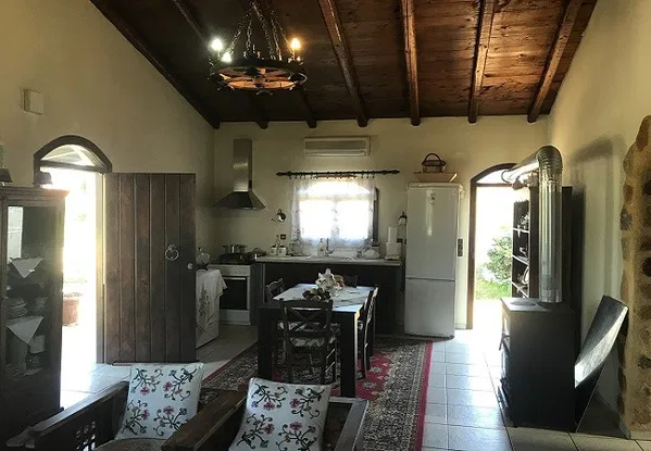 Seafront 115 m² Villa with Two Bedrooms for Sale in Pazinos, Akrotiri — photo 4