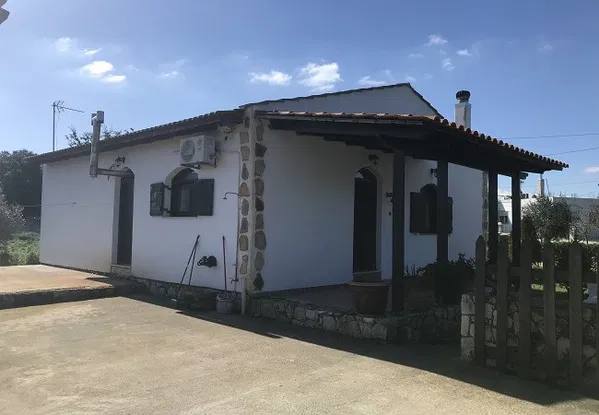 Seafront 115 m² Villa with Two Bedrooms for Sale in Pazinos, Akrotiri — photo 3
