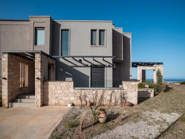 Seafront Three-Bedroom Villa for Sale in Kolymbari, Platanias — photo 4