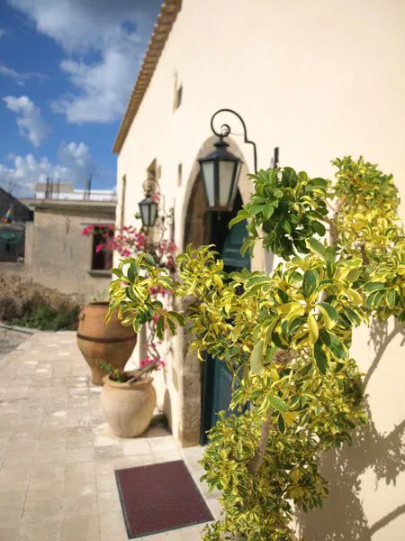 Four-Bedroom Sea-View Villa for Rent in Tavronitis, Platanias — photo 4