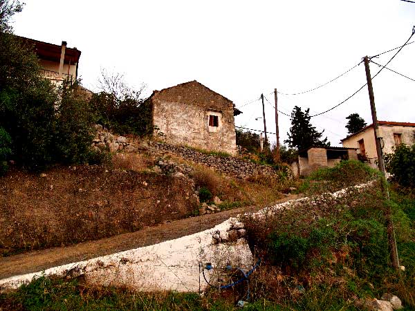 70 m² Seafront Villa for Sale in Nio Chorio, Apokoronas