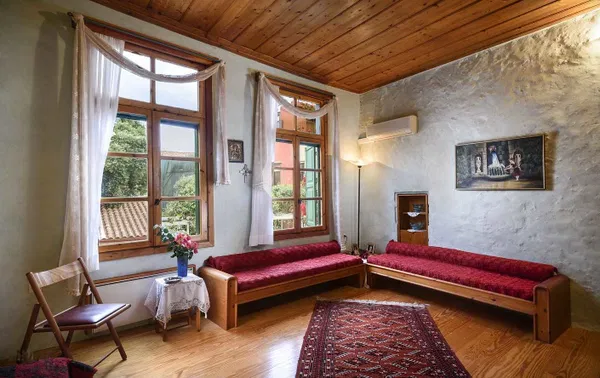 Seafront Three-Bedroom Villa for Sale in Old Town, Chania — photo 2