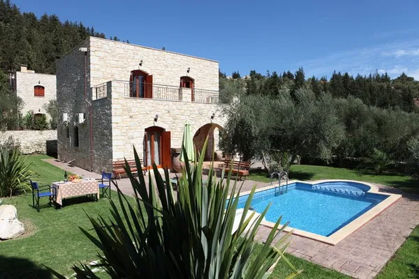 Seafront Three-Bedroom Villa for Rent in Vryses, Apokoronas