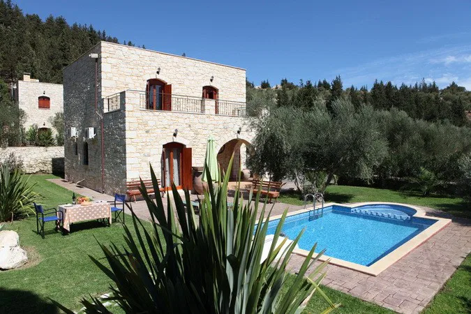 Seafront Three-Bedroom Villa for Rent in Vryses, Apokoronas