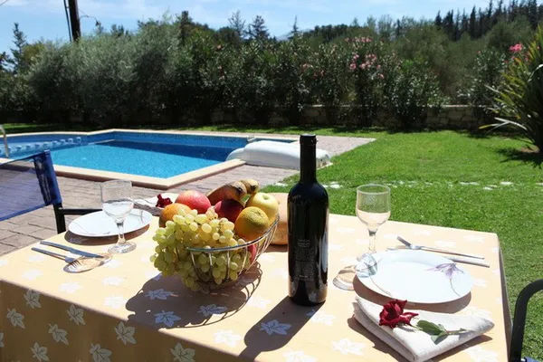 Seafront Three-Bedroom Villa for Rent in Vryses, Apokoronas — photo 3